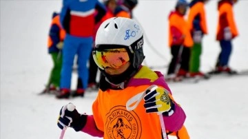 Maddi hali güzel sıfır ailelerin zeki evlatları ski sporuna kazandırılıyor