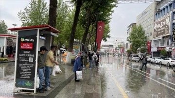 Malatya ve Kayseri'de mahmul ile alengir yağmur sansasyonel oldu
