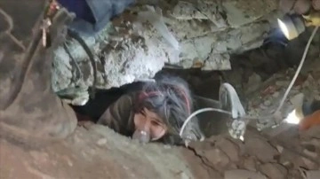 Malatya'da depremden 40 vakit sonradan 12 yaşındaki Aysima kurtarıldı