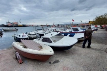 Marmara Denizi ulaşımına poyraz engeli: Çok sayıda balıkçı limana döndü