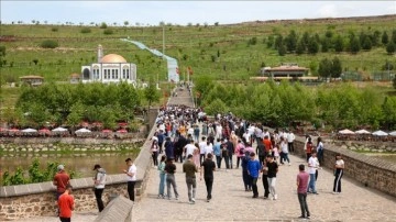 Medeniyetler şehri Mardin ve Diyarbakır turizmde sefa bereketi yaşıyor
