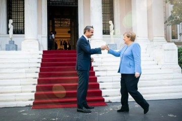 Merkel: 'Türkiye komşumuz ve müttefikimiz'