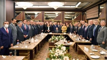 MHP Genel Başkanı Bahçeli, partisinin milletvekilleriyle yemekte birlikte araya geldi