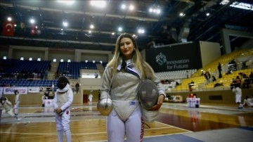 Milli tığ oyuncusu Nisanur Erbil olimpiyat gayesi düşüncesince tığ sallıyor