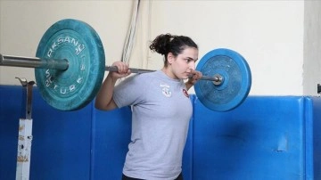 Milli halterci Sara Yenigün, sakatlıktan kurtulup 3 kalburüstü madalya kazandı