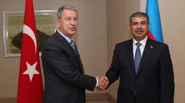 Milli Savunma Bakanı Akar, Azerbaycanlı mevkidaşı Hasanov ile telefonda görüştü