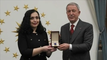 Milli Savunma Bakanı Akar'a Kosova Cumhurbaşkanlığı Askeri Madalyası yöneltme edildi