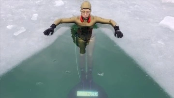 Milli sportmen Erken, buz altı dalış antrenmanında evren rekoruna ulaştı