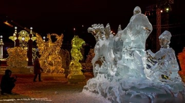 Moskova'da kar ve buz festivalini rastgele devir yüzlerce ad görüşme ediyor