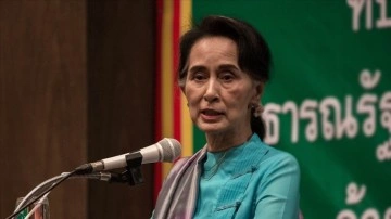 Myanmar'da askeri murafaa yatık reis Suu Çii'yi 5 sene delik cezasına çarptırdı