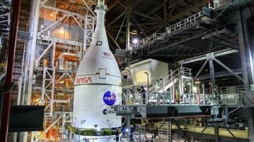 NASA Ay'a insanoğlu göndereceği roketi fırlatma sisteminde arızalanan ekipmanı onardı