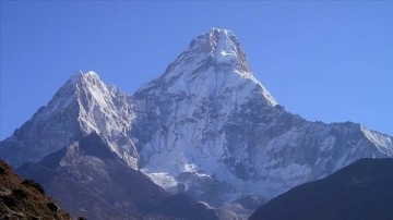 Nepalli dağcı 26. kere Everest’e tırmanarak namına ilgilendiren rekoru kırdı