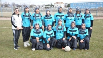 Nevşehir'de ev hanımlarından oluşan futbol ekibi "Dimispor", evvel antrenmanına çıktı