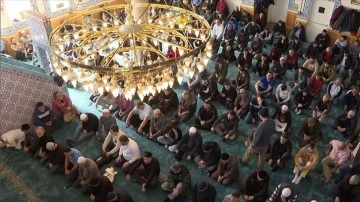 New York Belediye Başkanı, deprem yardımlarının toplandığı camide içtenlikli mesajlar verdi