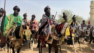 Nijerya'da sefa gelenekleri atlı geçit törenleriyle renkleniyor