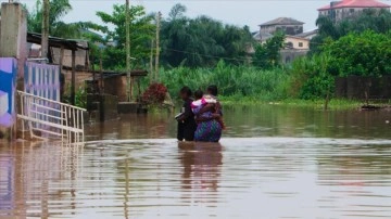 Nijerya'da şiddetli yağışların sefer açmış olduğu seller 10 dirilik aldı