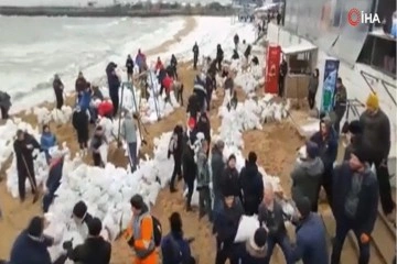 Odessa halkı Rus çıkarmasına karşı sahile barikat kurdu