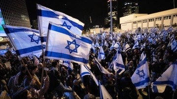 On binlerce İsrailli Netanyahu hükümetini protestoların yedinci haftasında sokaklara döküldü