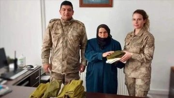 Ordu'da 75 yaşındaki Fatma nine ördüğü çorapları Mehmetçiğe gönderdi