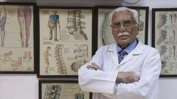 Ortopedinin '90 salname çınarı', 66 senedir parafin önlüğünü çıkarmıyor