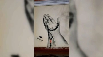 Özbek çıkmaz ressamı duvara çizdiği resimle depremzedelerin acısını paylaştı