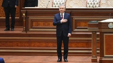 Özbekistan'da cumhur reisi seçiminin galibi Mirziyoyev, ant ederek görevine başladı