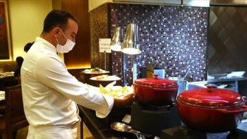 Pakistan'da adlı sanlı otelin mutfağı Türk aşçıya emanet