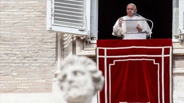 Papa'nın Lübnan ziyaretinin afiyet nedenlerinden ötürü ertelendiği açıklandı