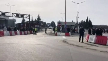 Polonya-Ukrayna sınırı çocuklu aileler dışında sivillere kapatıldı