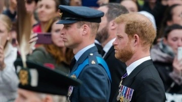 Prens Harry, kitabında Afganistan'da 25 kişiyi öldürdüğünü ve perde duymadığını yazdı
