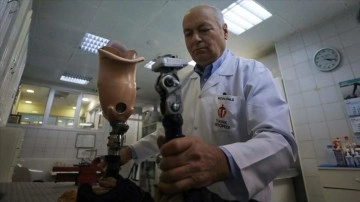 Protez ustası 57 yılda kısaca 8 bin engellinin dünyasına dokundu