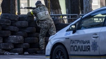 Rus askerlerinin girmeye çalışmış olduğu Kiev sokakları tün boyu çatışmalara oyunluk oldu