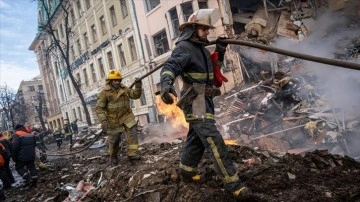 Rusya'nın saldırısı altındaki Harkiv'de çırçıplak binalar ağırbaşlı hasar gördü
