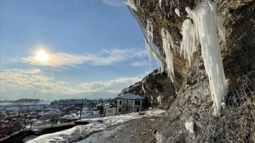 Safranbolu'nun tabiat harikası kanyonlarında buz sarkıtları oluştu