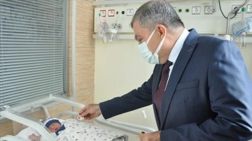 Sağlık Bakanı Fahrettin Koca'nın paylaşmış olduğu 'aceleci bebek' ve annesinin afiyet durum