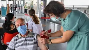 Sağlık Bakanı Koca: Kovid-19 salgınına karşı uygulanan aşı dozu sayısı 80 milyonu geçti