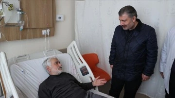 Sağlık Bakanı Koca, Reyhanlı'da otama gören depremzedeleri görüşme etti