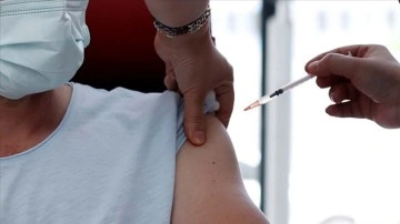 Sağlık Bakanlığının 2022 bütçesinde Kovid-19 aşısı alımına 8,9 bilyon liralık eşme ayrıldı