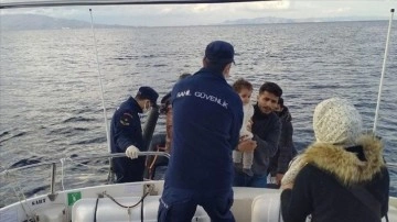 Sahil Güvenlik 2021'de Yunanistan'ın denizde ölüme vazgeçme etmiş olduğu 15 bin kişiyi kurtardı