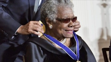 Şair Maya Angelou, ABD'de çeyreklik metal paraya basılan evvel zenci avrat oldu