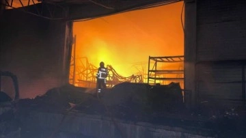 Samsun'da besin ve kozmetik fabrikasında yangın çıktı