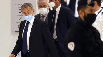 Sarkozy 'yardımcılarının usulsüzlük davasında' mahkemede anlatım vermeyi reddetti