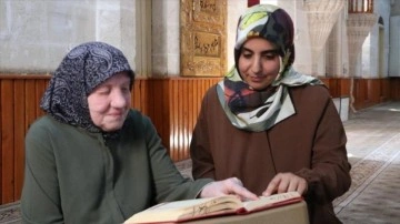 Şehit annesi 78 yaşlarında Kur’an-ı Kerim okumayı öğrendi