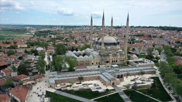 Selimiye Meydanı çağdaş birlikte görünüme kavuştu