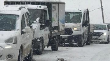 Şırnak'ta kar dolayısıyla yolda mahsur kalan 43 ad kurtarıldı