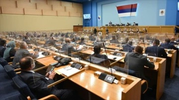 Sırp Entite Meclisinde tahsil edilen kararlara tepkiler sürüyor