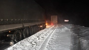 Sivas-Kayseri kara yolu tipi dolayısıyla ulaşıma kapatıldı