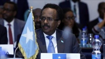 Somali Cumhurbaşkanı Fermacu, ayrılığa düşmüş olduğu Başbakan'ın seçim kararını destekledi