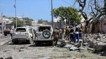 Somali'deki üç ayrı bombalı saldırıda minimum 12 insan öldü