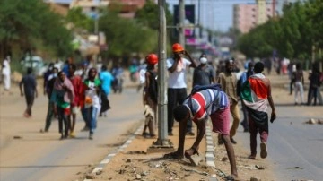 Sudan'da askeri yönetim karşıtı binlerce ad sokaklara indi